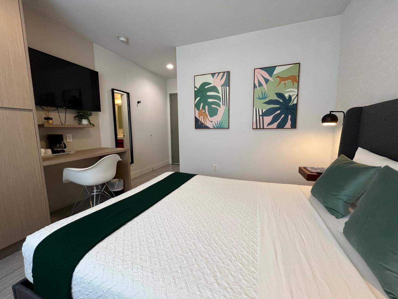 Standard Queen Room