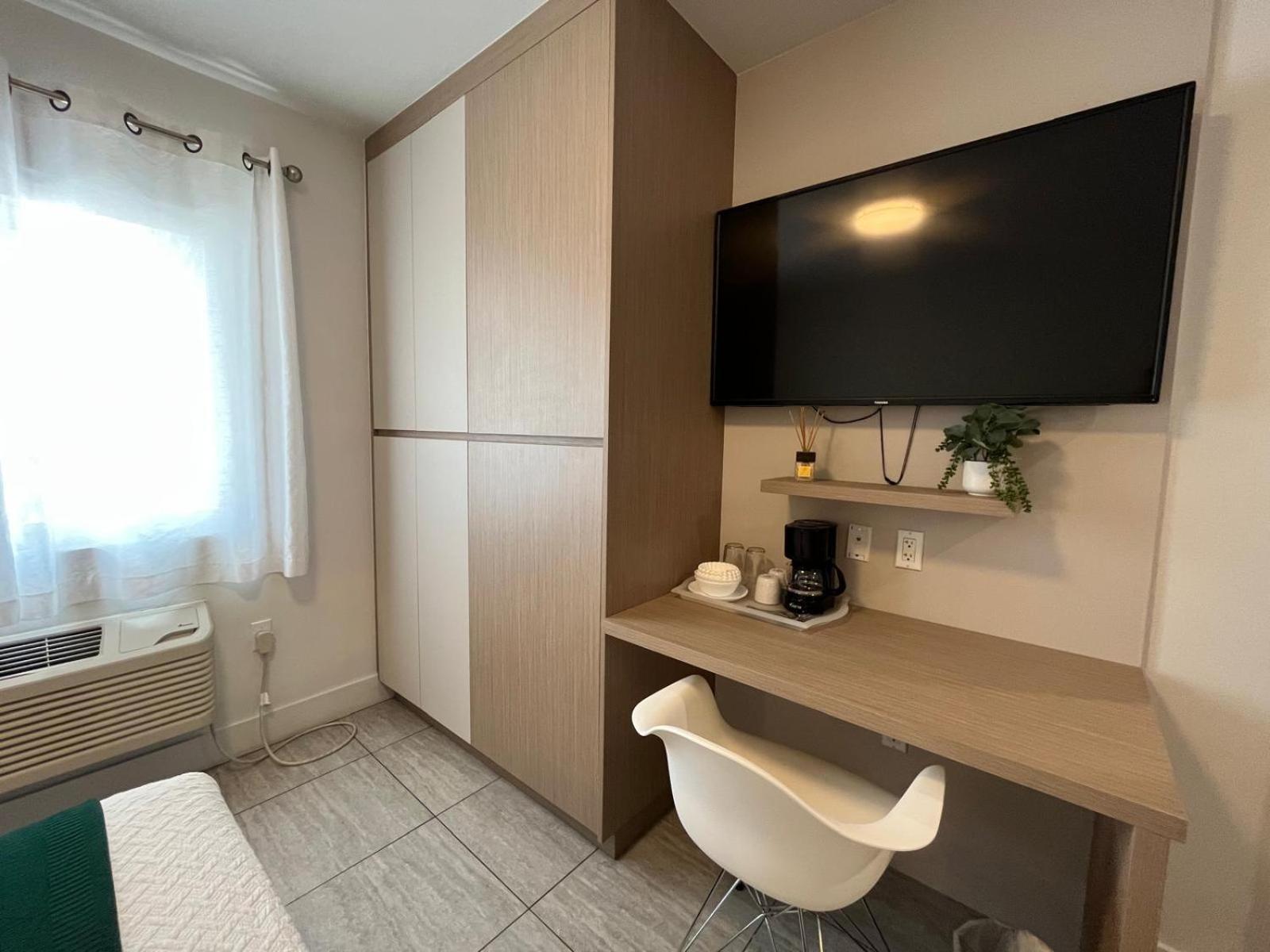Standard Queen Room
