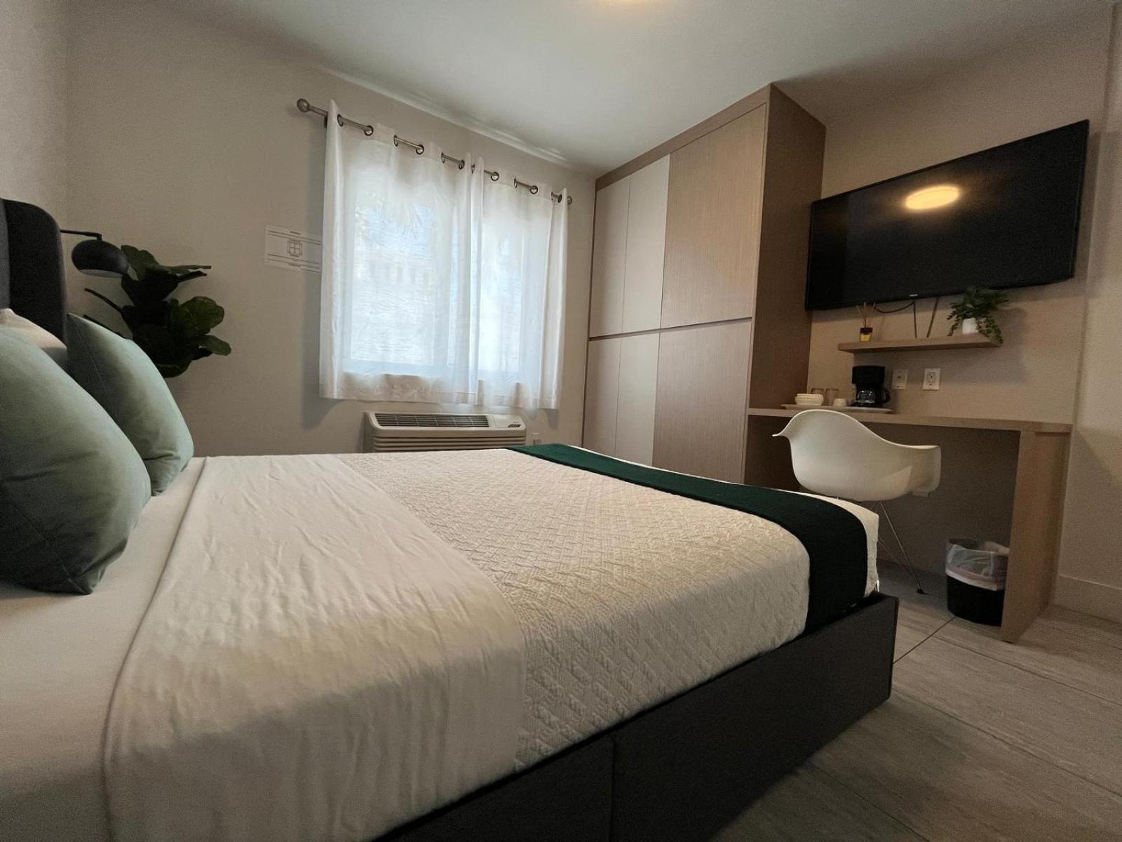 Standard Queen Room